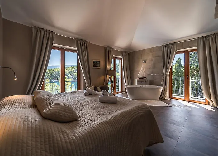 Beautiful Hvar 4 Bedrooms Stone Pine Private Infinity Pool Villa