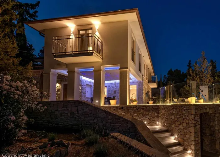 Beautiful Hvar 4 Bedrooms Stone Pine Private Infinity Pool