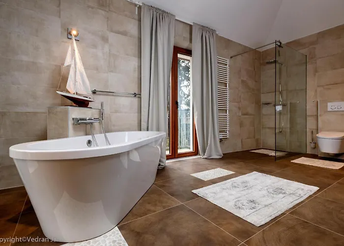 Beautiful Hvar 4 Bedrooms Stone Pine Private Infinity Pool *