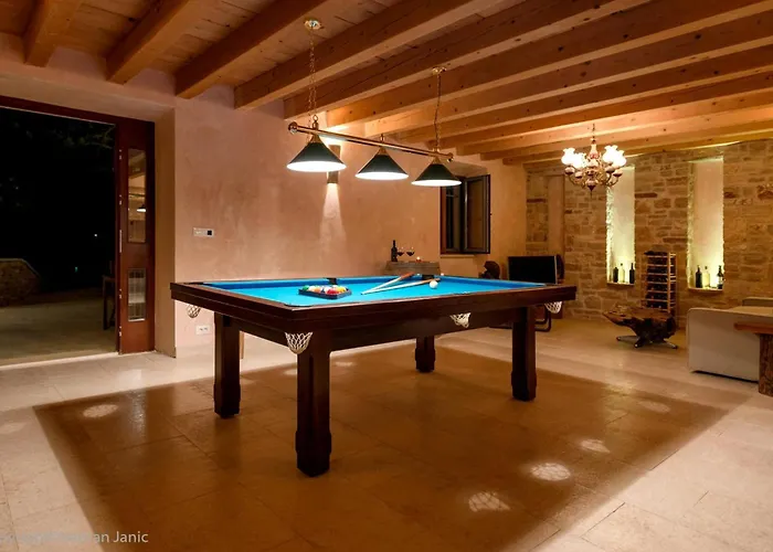 Beautiful Hvar 4 Bedrooms Stone Pine Private Infinity Pool Villa *