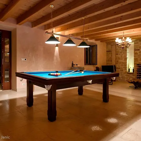 Beautiful Hvar 4 Bedrooms Stone Pine Private Infinity Pool 빌라 *